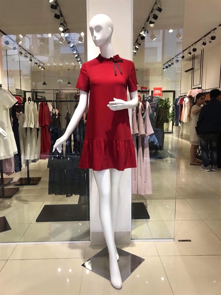 Mẫu bước tới