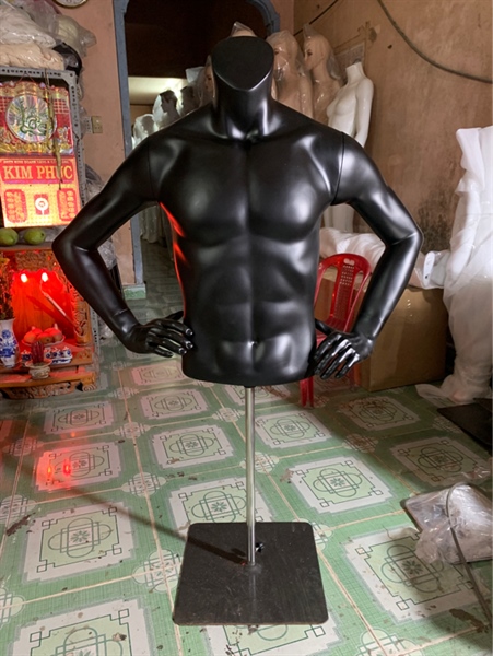 Bán thân nam thể thao tay chống