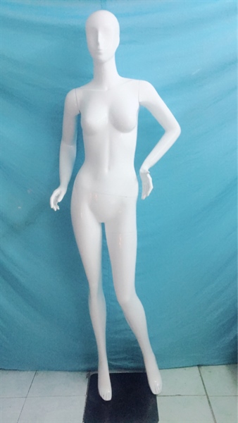 Mẫu nữ M