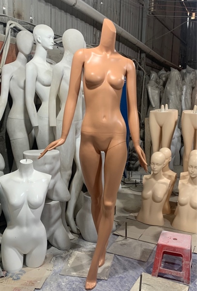 Mẫu nữ bước
